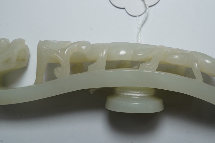 A Chinese white jade ‘dragon’ belt hook, 18th/19th century